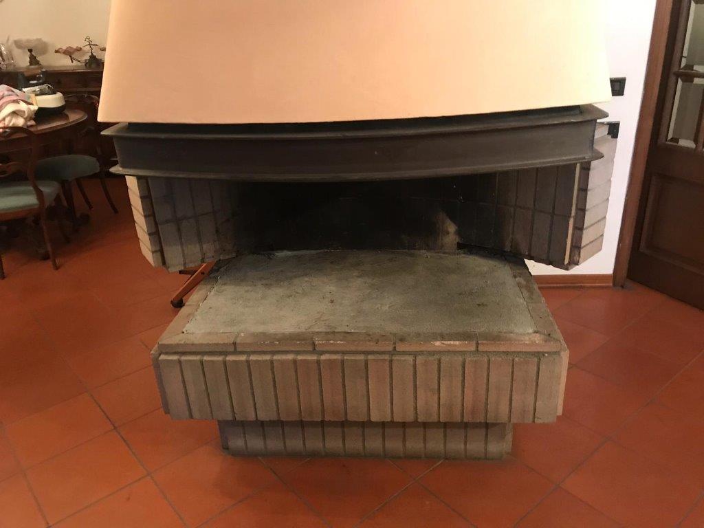 Lavoro di pulizia e ristrutturazione camini